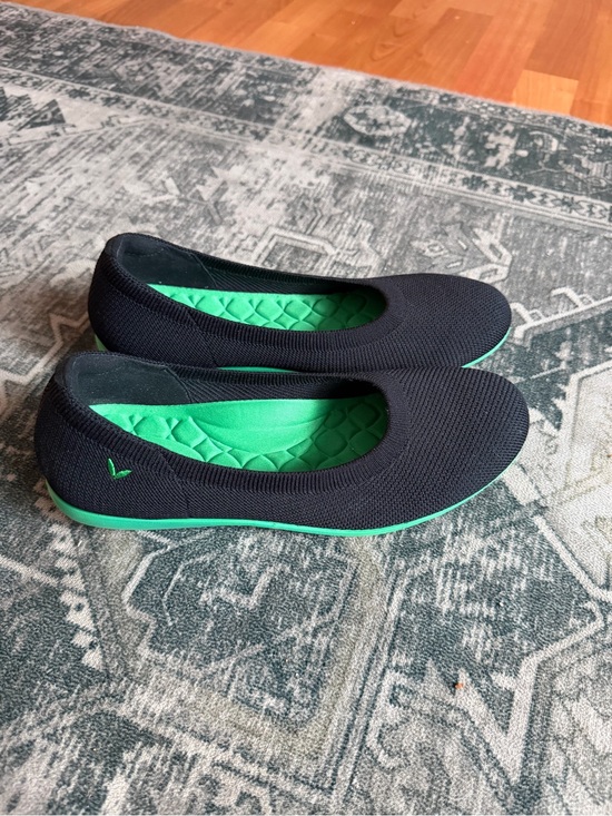 Vivaia Shoes - Vivaia Aria Walker flats women’s black knit upper green sole size 8.5